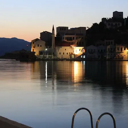 Holiday home The Scarlet House