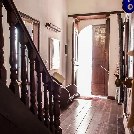 The Scarlet House Meyísti