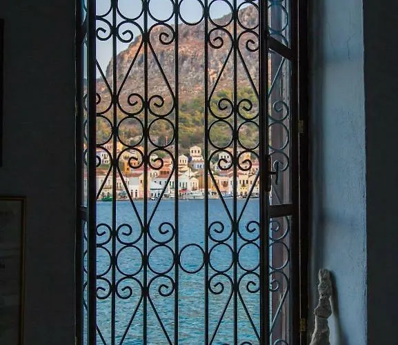 Holiday home The Scarlet House *