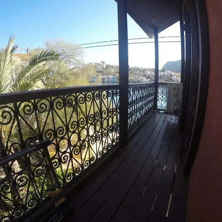 The Scarlet House * Meyísti