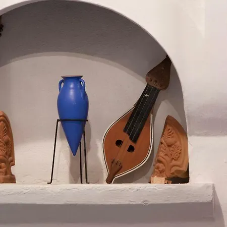 The Scarlet House Меис