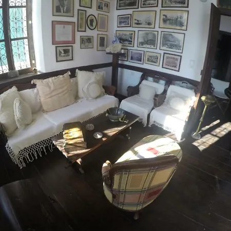 The Scarlet House Hébergement de vacances Meyísti