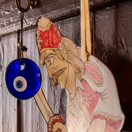 The Scarlet House * Меис