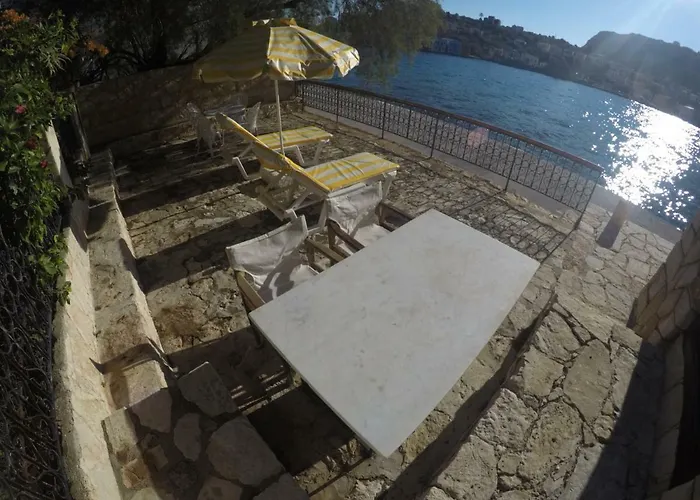 The Scarlet House بيت للعطل