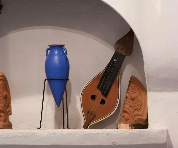 The Scarlet House ماغيستي