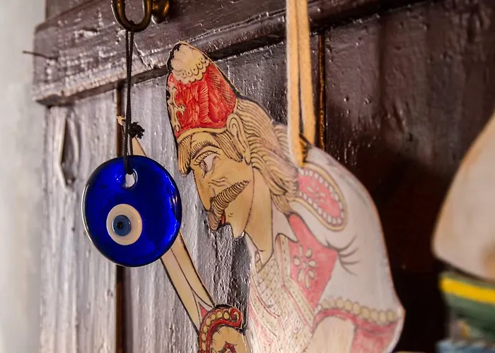 The Scarlet House * ماغيستي