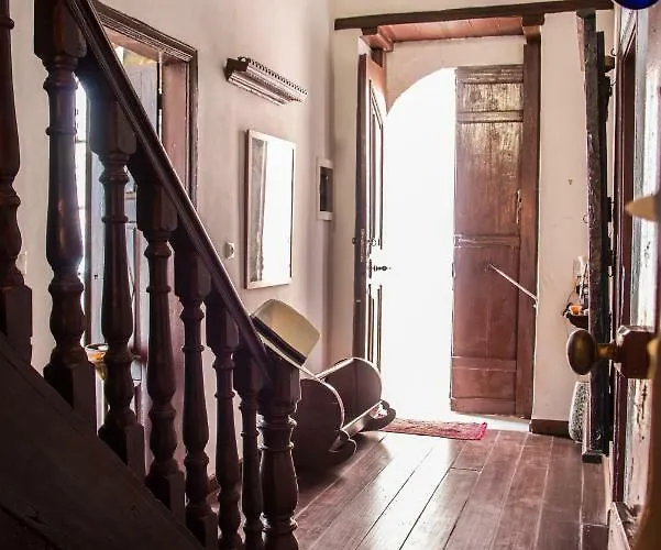 The Scarlet House ماغيستي