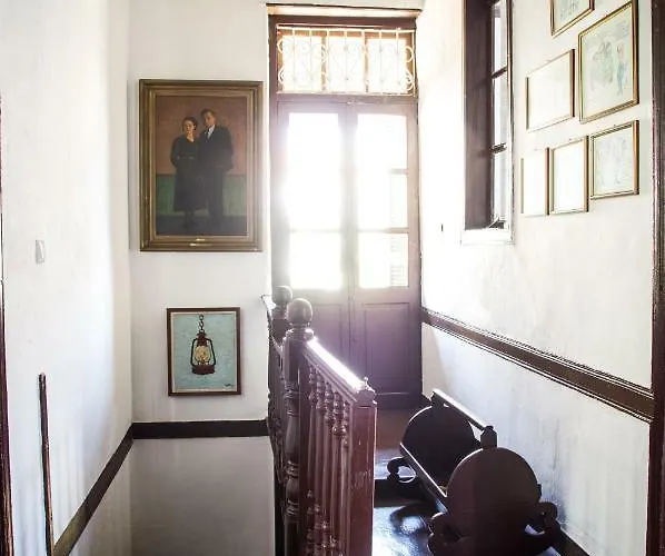 The Scarlet House بيت للعطل