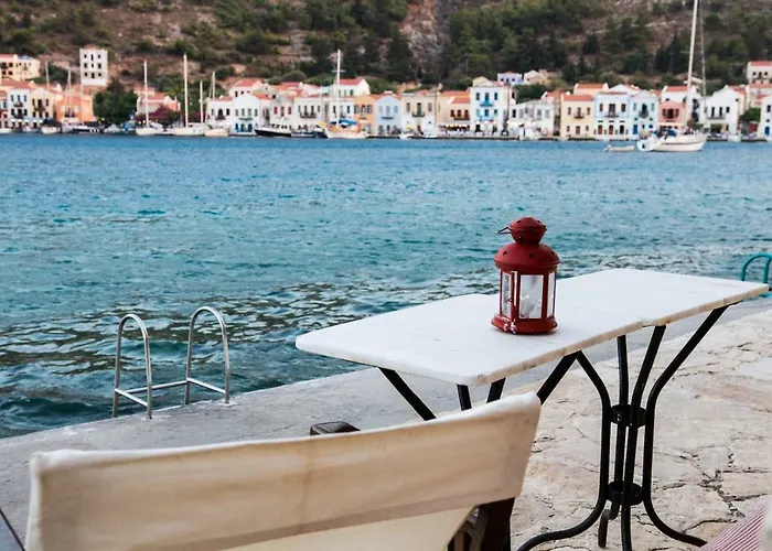 بيت للعطل The Scarlet House *