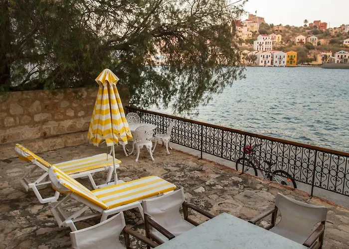 بيت للعطل The Scarlet House *